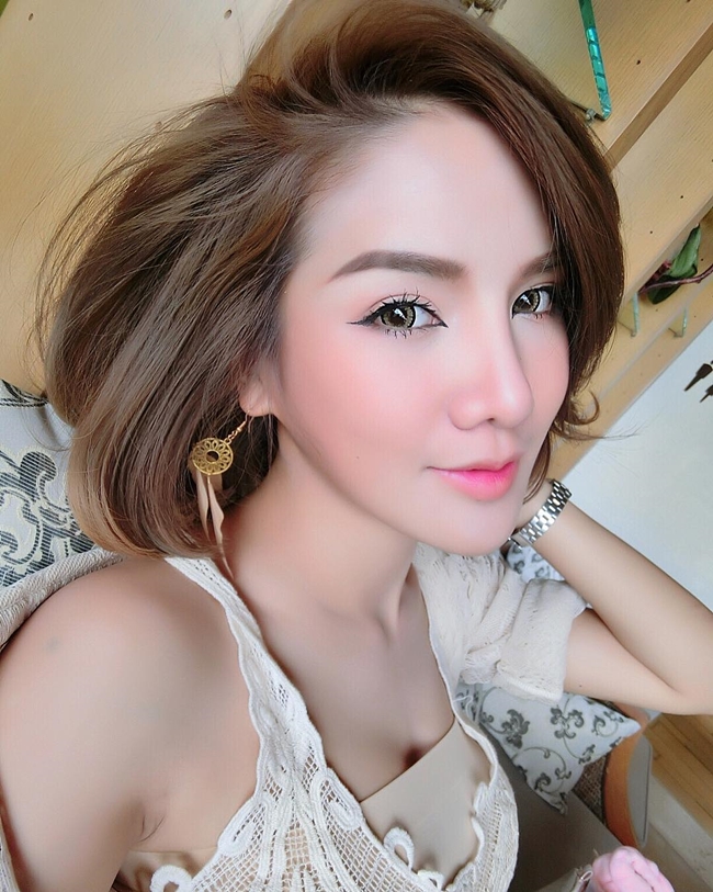 Phichitamphon từng gây sốc khi đăng tải hình ảnh sau phẫu thuật thẩm mỹ của mình lên trang cá nhân.