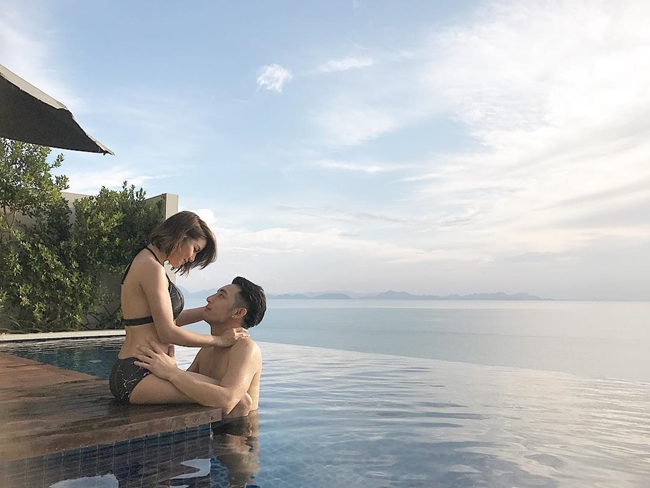 Cô cùng bạn trai trong một kỳ nghỉ dưỡng xa hoa.