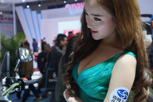 Ánh mắt sắc &#34;cứa đứt tim&#34; cánh mày râu.