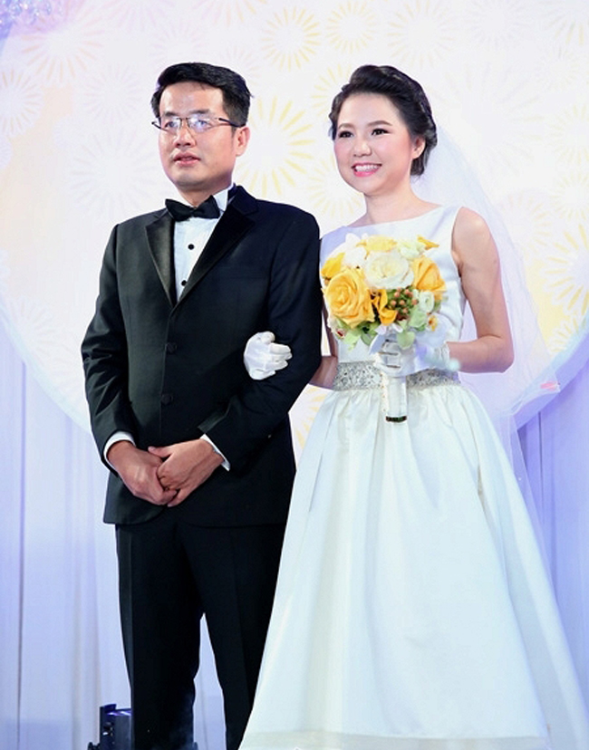 Trong khi đó, thành viên Ngô Quỳnh Anh là người có cuộc sống êm ấm sau khi rời nhóm HAT.