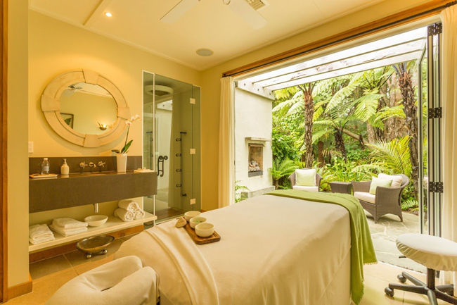 Hệ thống spa hiện đại với không gian xanh mát.