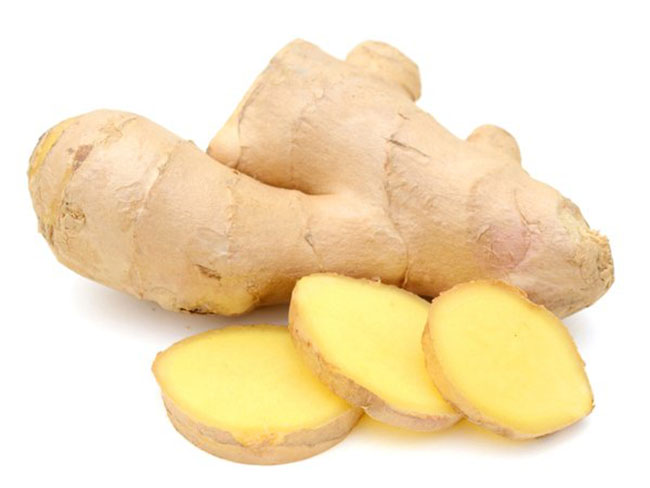 28. Gừng được biết đến với tác dụng ngăn chặn và giảm sự phát triển bệnh viêm đại tràng. Đồng thời nó cũng chứa hợp chất beta-ionone làm chậm sự phát triển của khối u.
