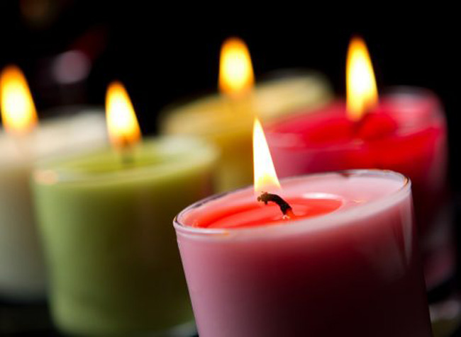 7. Ngừng sử dụng nến thơm: theo nghiên cứu của Đại học Nam Carolina, trong nến thơm có chứa parafin, chất làm ô nhiễm không khí trong nhà, tăng nguy cơ mắc bệnh ung thư phổi.