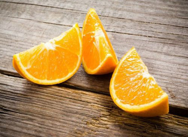 9. Ăn nhiều cam: cam cũng là loại trái cây rất giàu vitamin C giúp giảm nguy cơ mắc bệnh ung thư phổi hiệu quả.