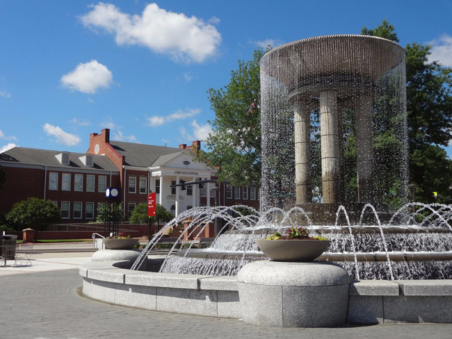 5. Cary, North Carolina: Lao động có bằng cử nhân sở hữu khoản nhu nhập cao hơn 72% so với lao động không có bằng cấp.