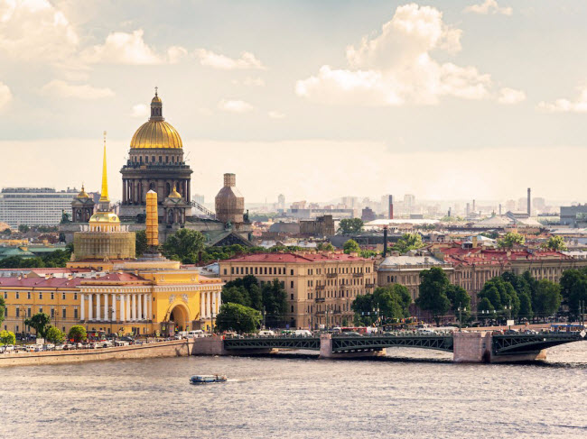 St. Petersburg, Nga: Những cung điện nguy nga,&nbsp;nhà thờ phong cách Nga và lịch sử lâu đời là những yếu tố chính giúp thành phố này trở&nbsp;thành điểm đến hấp dẫn du khách từ khắp nơi trên thế giới.