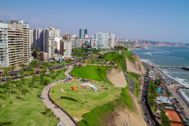 Lima, Peru: Thành phố đã trở thành trung tâm ẩm thực trong vài năm gần đây với 3 nhà hàng nằm trong top 50 thế giới. Ngoài ẩm thực, du khách thể nghỉ ngơi trong các công viên, chiêm ngưỡng công trình kiến trúc từ thời thuộc địa, bảo tàng hay khám phá ngôi đền cổ Pucllana.