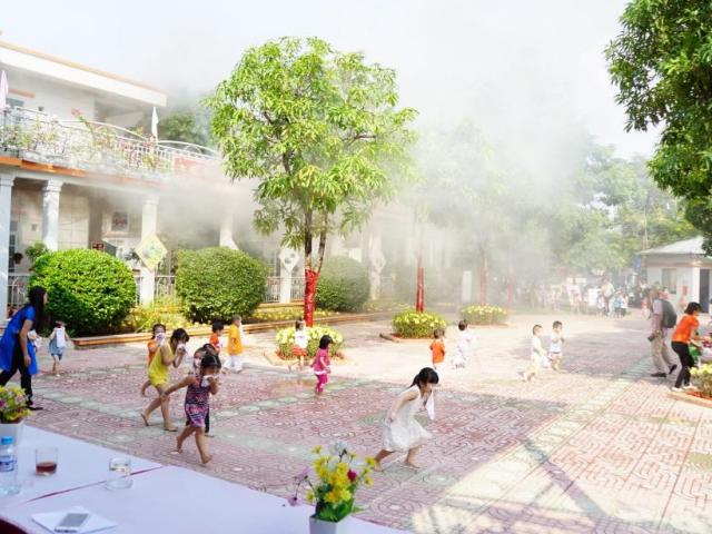 Hà Nội: Sơ tán gần 500 học sinh mầm non vì khí lạ