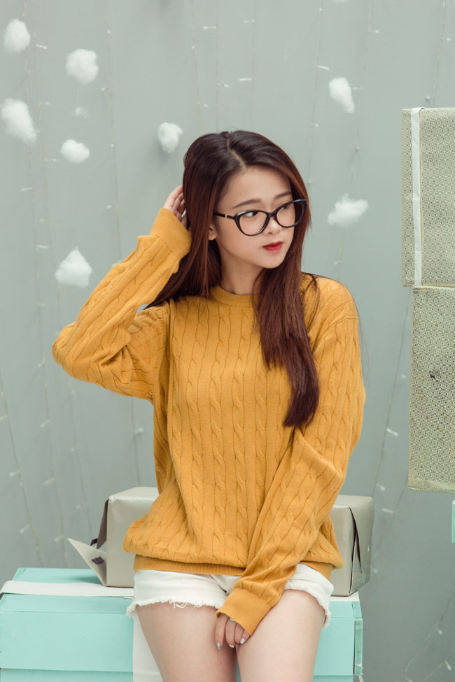 Hot girl 10X được biết đến những clip cover ca khúc hot với giọng hát dễ thương, trong trẻo.&nbsp;