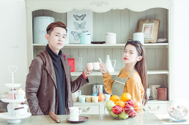 Cảm nhận được không khí Giáng sinh ấm áp và bình yên qua từng shoot hình.&nbsp;