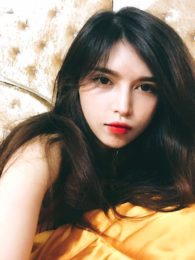 So với hai người chị em Thanh Giang và Ý Nhi, Thành Tuyền có vẻ sống khép kín hơn.&nbsp;