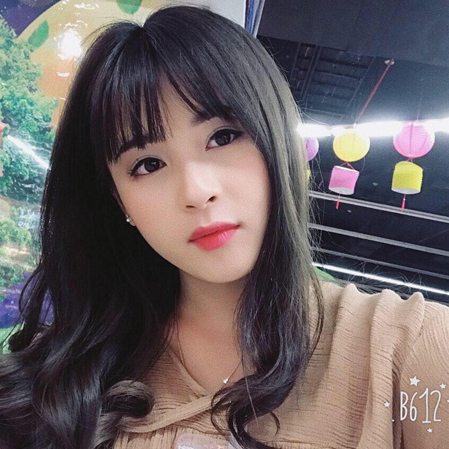 Facebook cô nàng ngập tràn những shoot hình nghệ thuật đẹp lung linh.&nbsp;