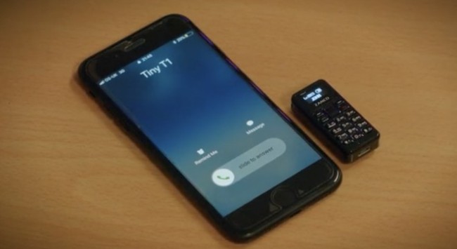 Nó nhỏ gấp 4 lần so với iPhone nhưng nhẹ hơn 10.000 lần.