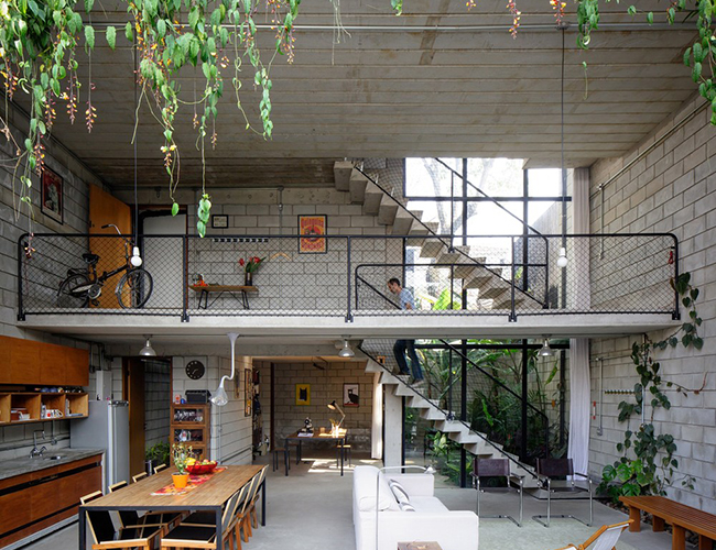 Nằm tại đất nước xinh đẹp Brazil, ngôi nhà hai tầng mang lại cảm giác ấm cúng với thiết kế hiện đại