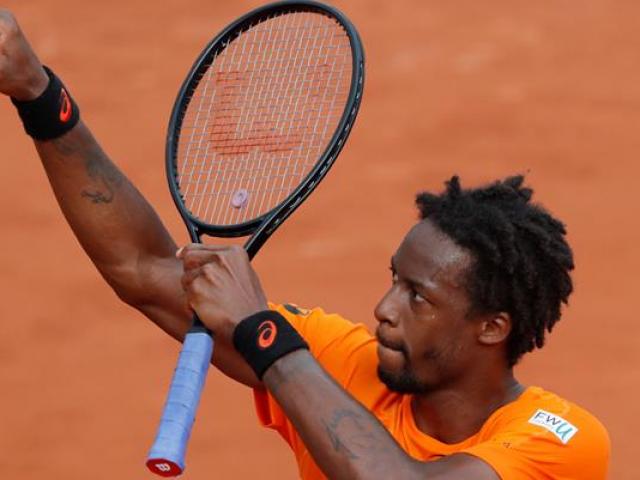 Thể thao - Ngỡ ngàng “dị nhân” tennis và pha “cứu chết thành sống”