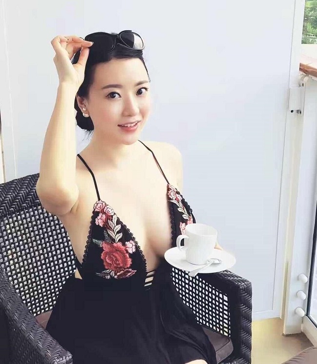 Đặc biệt, Tưởng Phinh Đình thường tập các bài hít thở trong yoga để tăng kích cỡ vòng 1.