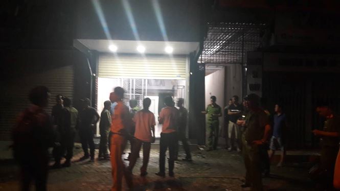 Gần 100 cảnh sát bao vây đối tượng mang hàng nóng tử thủ - 2