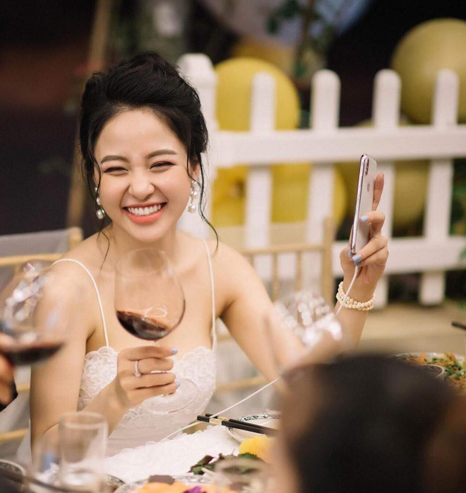 Đứng chung dàn phù dâu, hot girl Trâm Anh lại chơi trội bằng cách này - 8