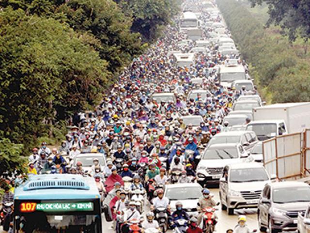 Tin tức trong ngày - Hà Nội: Khẩn cấp “giải cứu” đường gom đại lộ Thăng Long