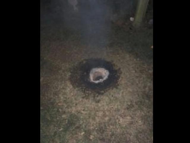 Phi thường - kỳ quặc - Hố sâu 1 mét cháy không ngừng khiến giới khoa học đau đầu