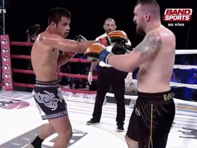Thể thao - Kinh điển MMA: Liên hoàn quyền cước "ngàn cân", đối thủ ngã ngửa ra sàn