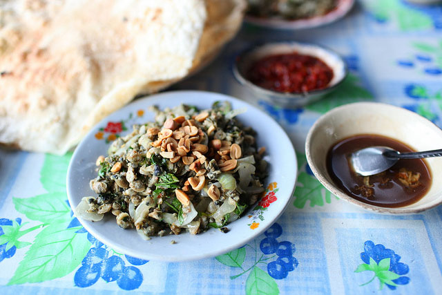 6 món ăn "làm mưa làm gió" khi lang thang phố Hội - 1