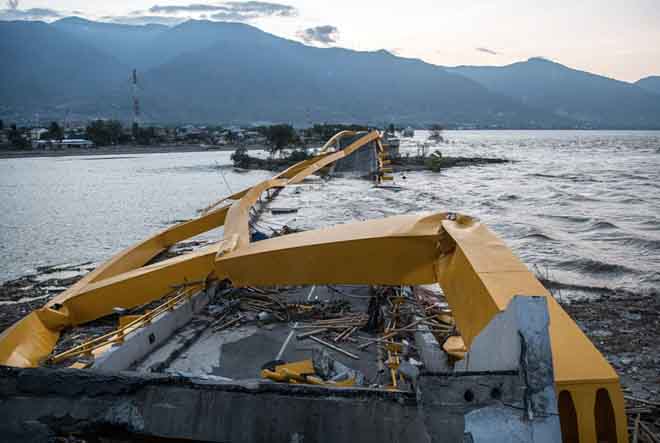 Những hình ảnh không thể tin nổi trước và sau thảm họa kép tại Indonesia - 2