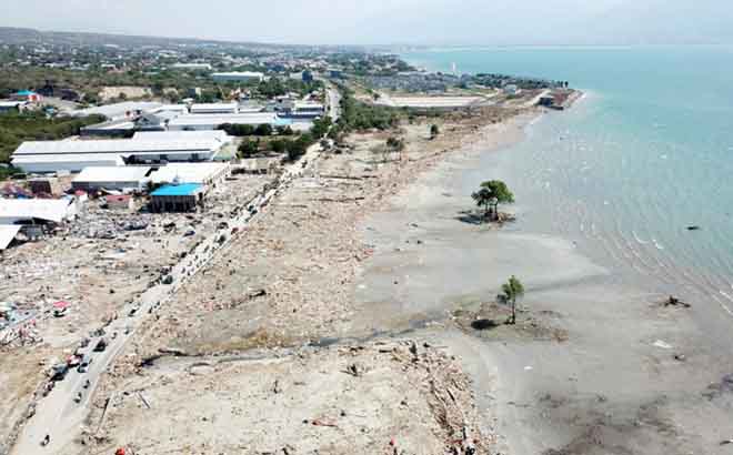 Những hình ảnh không thể tin nổi trước và sau thảm họa kép tại Indonesia - 4