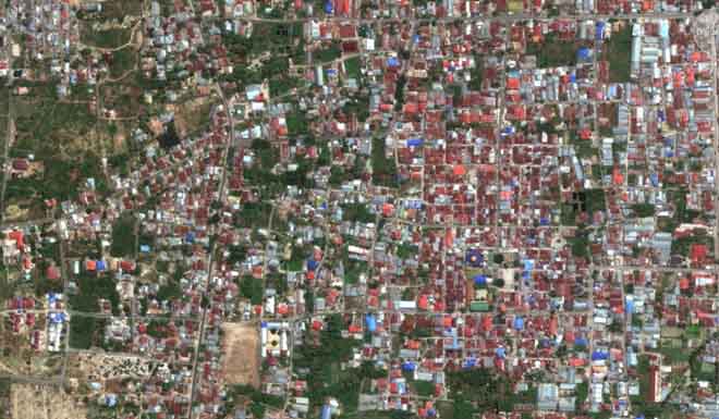 Những hình ảnh không thể tin nổi trước và sau thảm họa kép tại Indonesia - 5