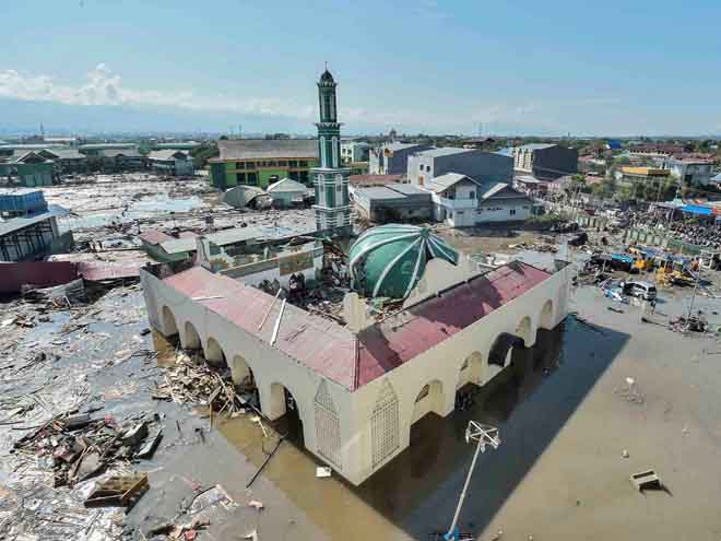 Những hình ảnh không thể tin nổi trước và sau thảm họa kép tại Indonesia - 8