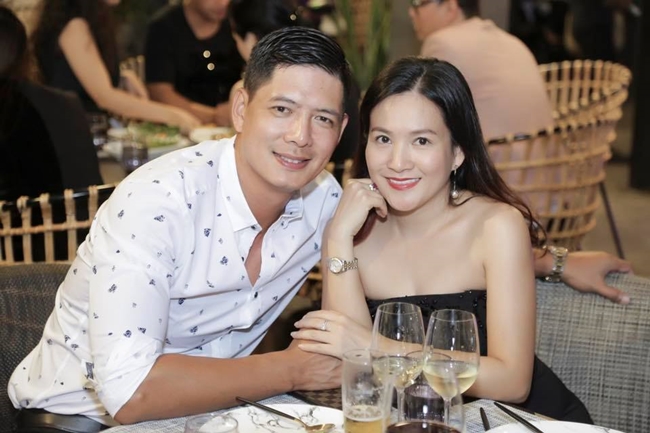 Siêu mẫu kiêm diễn viên Bình Minh kết hôn với doanh nhân Anh Thơ vào năm 2008. Khi đó, vợ Bình Minh là giám đốc marketing một khách sạn 5 sao tại TP.HCM và là giảng viên Đại học.