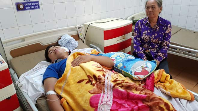 4 chiến sĩ công an bị chém nhập viện - 2