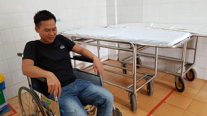 4 chiến sĩ công an bị chém nhập viện - 3