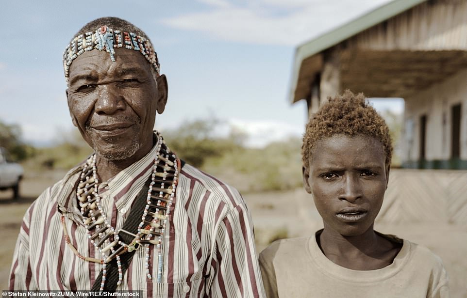 Bộ lạc nguyên thủy Tanzania sống như thời cổ đại ở thời hiện đại - 5