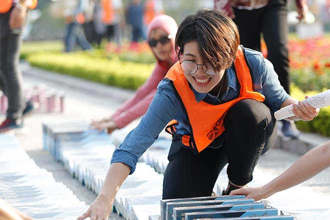 Hà Nội: Xác lập kỷ lục xếp domino 3.000 cuốn sách - 2