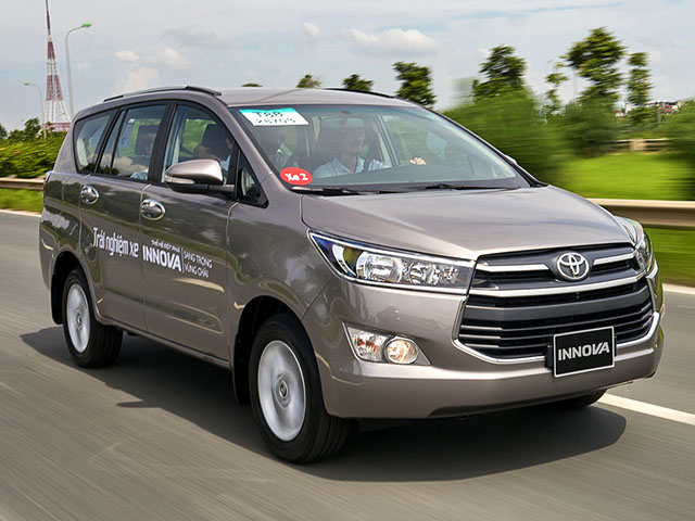 Giá xe Toyota Innova cập nhật tháng 10/2018: Phiên bản đặc biệt Venturer giá từ 855 triệu đồng