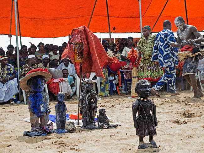 Mùa đông sang châu Phi tránh rét với những lễ hội siêu độc này - 4