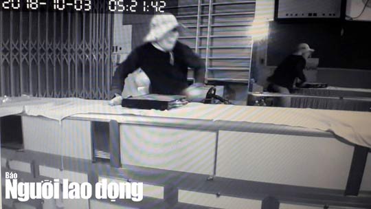 Video: Trộm 100 lượng vàng, lấy cắp luôn đầu ghi camera - 1