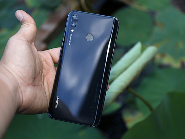 Dế sắp ra lò - Ảnh thực tế Huawei Y9 (2019) màn hình "khủng", mặt lưng lấp lánh tại VN