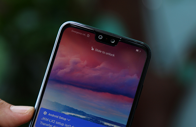 Máy&nbsp;có màn hình Full HD+&nbsp;6,5-inches.