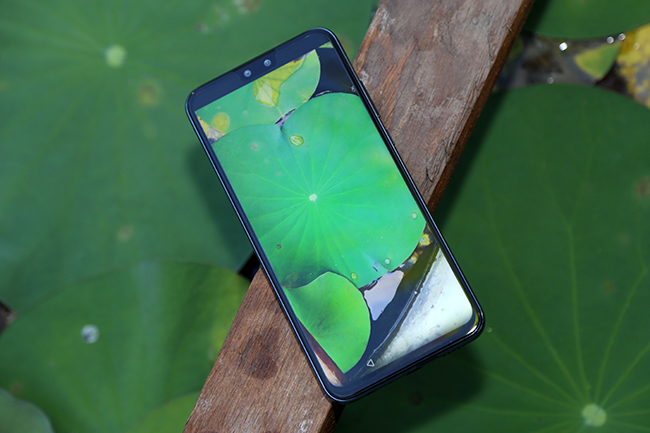 Màn hình Full HD+ có kích thước 6,5-inches.