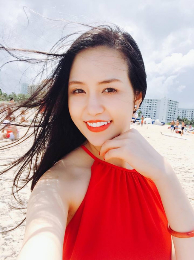 Thu Hương chia sẻ cô không bao giờ tham gia vào những cuộc chơi &#34;đốt tiền&#34;. Tuy trẻ tuổi nhưng cô sở hữu chuỗi cửa hàng kinh doanh đắt khách.