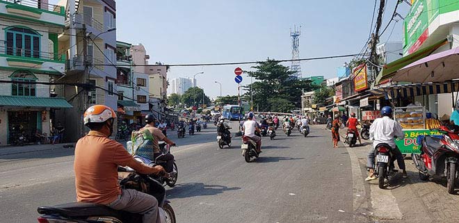 Hai nhóm giang hồ hẹn nhau hỗn chiến trên cầu Nhị Thiên Đường - 1