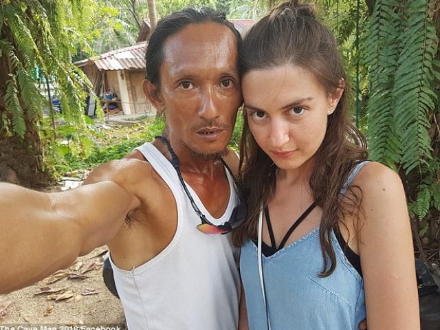 Thái Lan: “Người hang động” gây bão vì thu hút nữ du khách xinh đẹp