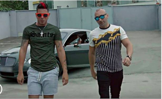 Kẻ bị truy nã gắt gao nhất TBN thách thức cảnh sát bằng video &#34;nóng&#34; - 1