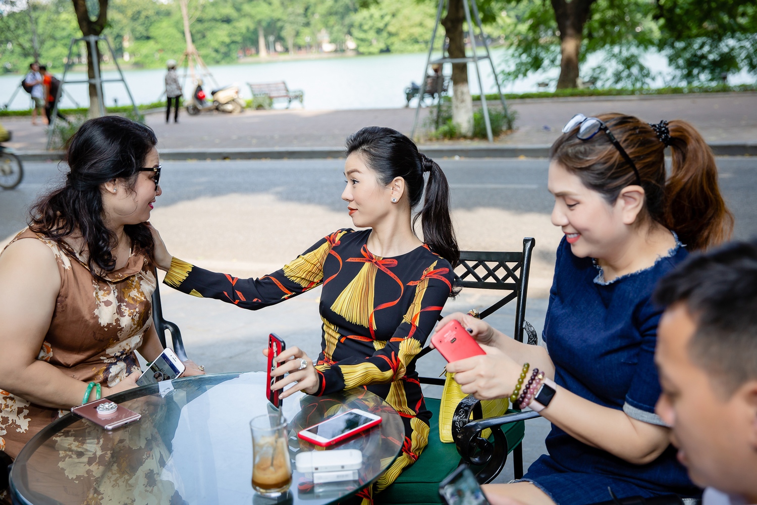 Bay show kiếm tiền tỷ, nhưng Lệ Quyên luôn làm điều này mỗi khi về Hà Nội - 5