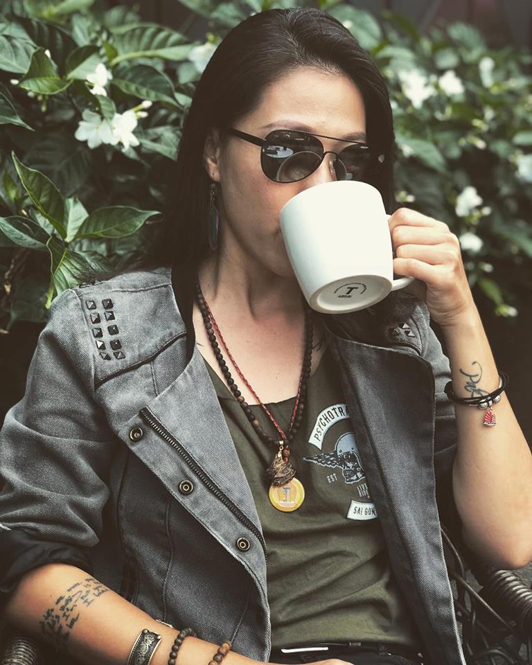 Vợ Phạm Anh Khoa thuở thanh xuân xinh đẹp không kém bạn thân Hà Tăng - 11