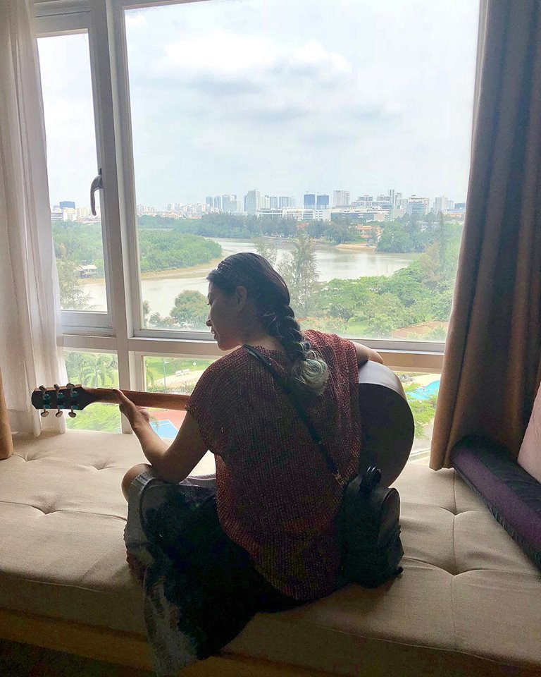 Vợ Phạm Anh Khoa thuở thanh xuân xinh đẹp không kém bạn thân Hà Tăng - 10