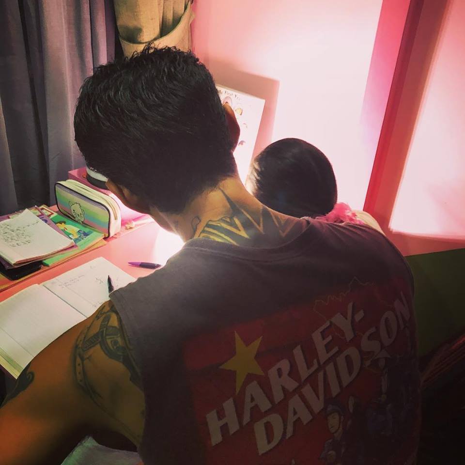 Vợ Phạm Anh Khoa thuở thanh xuân xinh đẹp không kém bạn thân Hà Tăng - 1