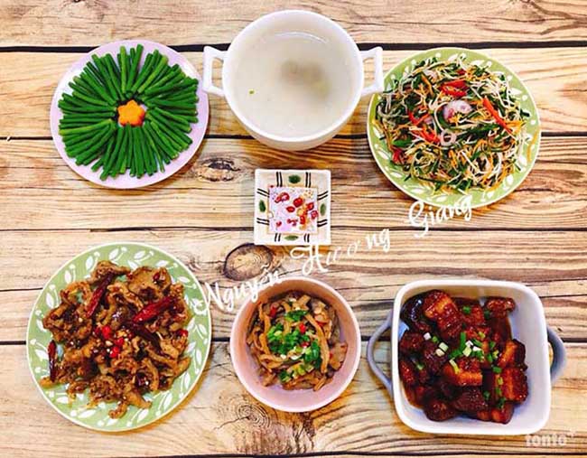Theo chị Giang, người phụ nữ thời đại nào cũng vậy, nếu biết nấu ăn sẽ tốt hơn, vì nấu các món ăn ngon cũng thể hiện được một phần sự quan tâm, chăm chút của người phụ nữ dành cho các thành viên trong gia đình.